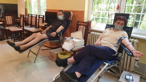DAJ KRV, NEKA SVA SRCA KUCAJU: Zrenjanin obeležava Svetski dan dobrovoljnih davalaca krvi DAJ KRV, NEKA SVA SRCA KUCAJU: Zrenjanin obeležava Svetski dan dobrovoljnih davalaca krvi