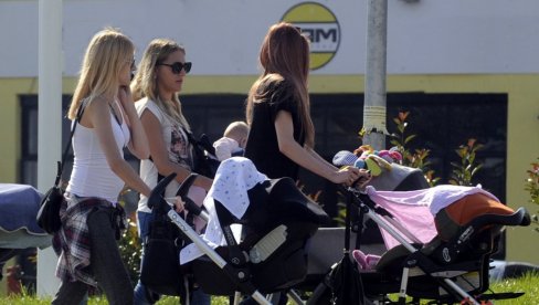 KOME ĆE PRVO LEĆI NA RAČUNE 10.000 DINARA: Ministar Mali izneo detalje isplate novčane pomoći KOME ĆE PRVO LEĆI NA RAČUNE 10.000 DINARA: Ministar Mali izneo detalje isplate novčane pomoći