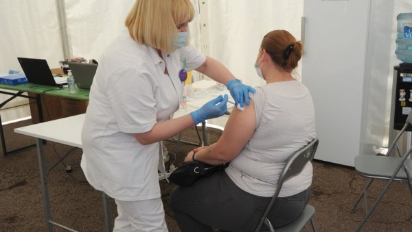 ПОСЛЕ 15 МЕСЕЦИ НЕМА ЗАРАЖЕНИХ У СОЦИЈАЛНИМ УСТАНОВАМА: Вакцинисано више од 90 одсто станара ПОСЛЕ 15 МЕСЕЦИ НЕМА ЗАРАЖЕНИХ У СОЦИЈАЛНИМ УСТАНОВАМА: Вакцинисано више од 90 одсто станара