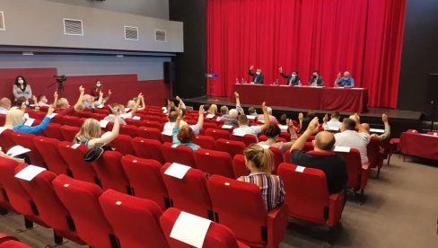 СУБВЕНЦИЈЕ ЗА ПРИВРЕДНИКЕ: Општина Свилајнац издваја 6 милиона динара СУБВЕНЦИЈЕ ЗА ПРИВРЕДНИКЕ: Општина Свилајнац издваја 6 милиона динара