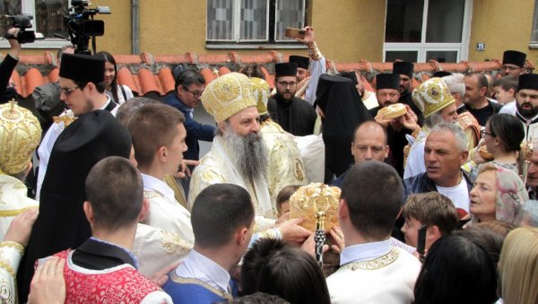 ДА БУДЕМО САВРЕМЕНИ, А ОСТАНЕМО ЧЕСТИТИ: Патријарх Порфирије служио литургију у Врању ДА БУДЕМО САВРЕМЕНИ, А ОСТАНЕМО ЧЕСТИТИ: Патријарх Порфирије служио литургију у Врању
