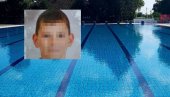 СУТРА ДАН ЖАЛОСТИ У ОЏАЦИМА: Заставе на пола копља због дечака који се удавио у базену СУТРА ДАН ЖАЛОСТИ У ОЏАЦИМА: Заставе на пола копља због дечака који се удавио у базену
