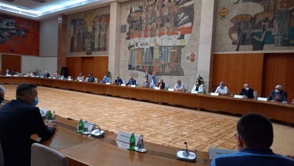 КРИЗНИ ШТАБ ДОНЕО ОДЛУКУ: Одређен датум почетка зимског распуста за ученике КРИЗНИ ШТАБ ДОНЕО ОДЛУКУ: Одређен датум почетка зимског распуста за ученике