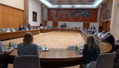 ЗАВРШЕНА СЕДНИЦА КРИЗНОГ ШТАБА: Пред лекарима биле важне одлуке (ФОТО) ЗАВРШЕНА СЕДНИЦА КРИЗНОГ ШТАБА: Пред лекарима биле важне одлуке (ФОТО)