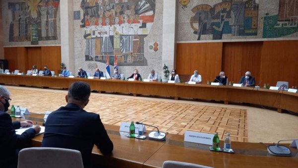 У СРЕДУ ЗАСЕДА КРИЗНИ ШТАБ: Одлучује се о новим мерама за Србију У СРЕДУ ЗАСЕДА КРИЗНИ ШТАБ: Одлучује се о новим мерама за Србију