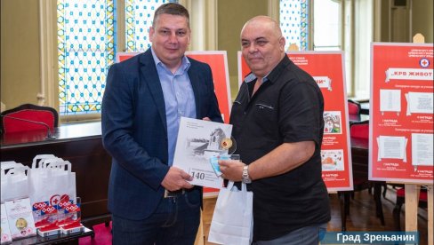 СТО ПУТА ДАО КРВ: Одликован хумани Зоран Костадиновић из Зрењанина СТО ПУТА ДАО КРВ: Одликован хумани Зоран Костадиновић из Зрењанина