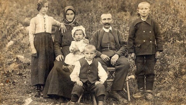 ОЖИВЕО ВЕК СТАРОГ ВЛАХА: Занимљива монографија Драгољуба Гагричића, новинара Новости у пензији ОЖИВЕО ВЕК СТАРОГ ВЛАХА: Занимљива монографија Драгољуба Гагричића, новинара Новости у пензији