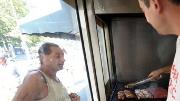 БЕЗ НЕПРИЈАТНИХ МИРИСА ОД РОШТИЉА У ЗГРАДАМА КРАЈЕМ ЛЕТА: Одлука Града Београда којом ће бити регулисан рад локала брзе хране у припреми БЕЗ НЕПРИЈАТНИХ МИРИСА ОД РОШТИЉА У ЗГРАДАМА КРАЈЕМ ЛЕТА: Одлука Града Београда којом ће бити регулисан рад локала брзе хране у припреми