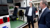 SANITETSKA VOZILA NA POKLON: Ambasador Godfri uručio vrednu donaciju ministru Lončaru SANITETSKA VOZILA NA POKLON: Ambasador Godfri uručio vrednu donaciju ministru Lončaru
