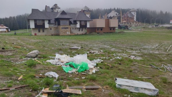 ШУТ ГУШИ ПЛУЋА СРБИЈЕ: Бахати инвеститори затрпавају Копаоник смећем и грађевинским отпадом, Скијалишта им нелегално дају струју и воду ШУТ ГУШИ ПЛУЋА СРБИЈЕ: Бахати инвеститори затрпавају Копаоник смећем и грађевинским отпадом, Скијалишта им нелегално дају струју и воду