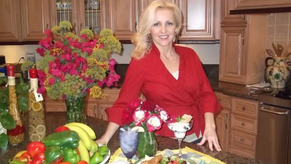 СРПСКИМ ЈЕЛИМА ОСВОЈИЛА ТРПЕЗЕ ШИРОМ АМЕРИКЕ: Чувене ђаконије већ три деценије представља у САД СРПСКИМ ЈЕЛИМА ОСВОЈИЛА ТРПЕЗЕ ШИРОМ АМЕРИКЕ: Чувене ђаконије већ три деценије представља у САД