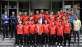 PRIJEM ZA VICEŠAMPIONE: Gradonačelnik Kragujevca sa pionirima FK „Radnički“ PRIJEM ZA VICEŠAMPIONE: Gradonačelnik Kragujevca sa pionirima FK „Radnički“