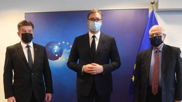ДИЈАЛОГ ЈЕ ВАЖАН, СРБИЈА ЈЕ НАЈВАЖНИЈА: Председник Вучић се састао са Борељом и Лајчаком (ФОТО) ДИЈАЛОГ ЈЕ ВАЖАН, СРБИЈА ЈЕ НАЈВАЖНИЈА: Председник Вучић се састао са Борељом и Лајчаком (ФОТО)