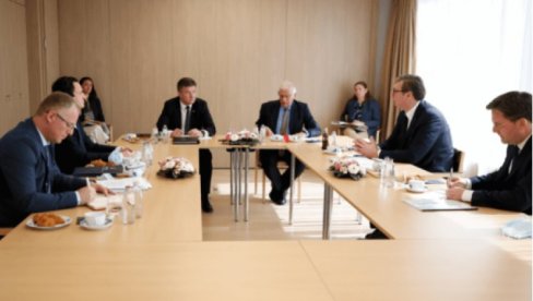 VUČIĆ I KURTI OČI U OČI: Počeo trilateralni sastanak u Briselu (FOTO) VUČIĆ I KURTI OČI U OČI: Počeo trilateralni sastanak u Briselu (FOTO)
