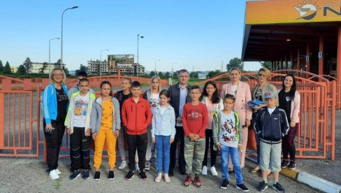 PROJEKAT SOCIJALIZACIJE DECE RS: Mališani iz Dervente otputovali na crnogorsko primorje PROJEKAT SOCIJALIZACIJE DECE RS: Mališani iz Dervente otputovali na crnogorsko primorje