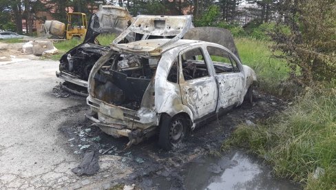 ПОДМЕТНУТ ПОЖАР КОД КОВИД БОЛНИЦЕ? Изгорела два аутомобила у Пљевљима, врши се увиђај ПОДМЕТНУТ ПОЖАР КОД КОВИД БОЛНИЦЕ? Изгорела два аутомобила у Пљевљима, врши се увиђај