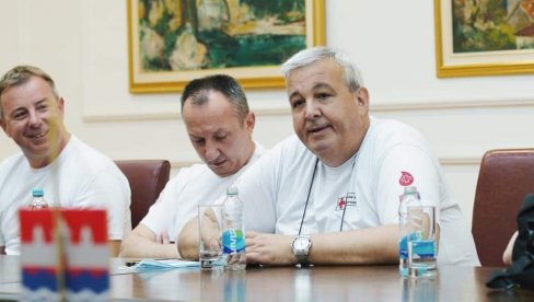NERASKIDIVE VEZE SRPSKOG NARODA: Grupa dobrovoljnih davaoca krvi Crvenog Krsta Zvečan vratila se iz Banja Luke NERASKIDIVE VEZE SRPSKOG NARODA: Grupa dobrovoljnih davaoca krvi Crvenog Krsta Zvečan vratila se iz Banja Luke
