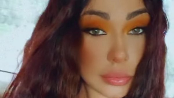 КАЖУ ДА ЛИЧИ НА ЊЕНОГ БИВШЕГ: Сања Вучић показала новог момка (ВИДЕО) КАЖУ ДА ЛИЧИ НА ЊЕНОГ БИВШЕГ: Сања Вучић показала новог момка (ВИДЕО)