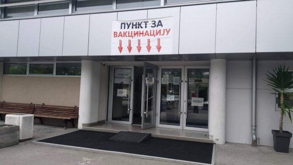 ИМУНИЗАЦИЈА У ПАРАЋИНУ: Данас пре подне примали другу дозу ИМУНИЗАЦИЈА У ПАРАЋИНУ: Данас пре подне примали другу дозу