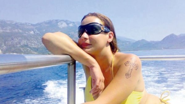 ЦРНА ЈАСМИНА БЕОГРАДСКОГ ПОДЗЕМЉА: Мењала презиме, а док је убијала није имала милости ЦРНА ЈАСМИНА БЕОГРАДСКОГ ПОДЗЕМЉА: Мењала презиме, а док је убијала није имала милости