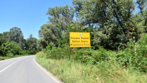 СТРАВИЧНО УБИСТВО КОД КАЊИЖЕ: Муж убио жену металном шипком, па живео поред леша СТРАВИЧНО УБИСТВО КОД КАЊИЖЕ: Муж убио жену металном шипком, па живео поред леша