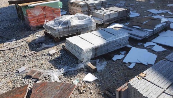 ВАНДАЛИЗАМ У СРПСКОЈ ЦРКВИ У ХРВАТСКОЈ: Дивљаци поразбијали плоче и делове мозаика - Народ у неверици! (ФОТО) ВАНДАЛИЗАМ У СРПСКОЈ ЦРКВИ У ХРВАТСКОЈ: Дивљаци поразбијали плоче и делове мозаика - Народ у неверици! (ФОТО)
