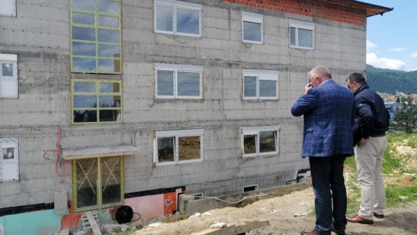КРОВ НАД ГЛАВОМ ЗА ПОВРАТНИКЕ: Почела изградња и реконструкција стамбених објеката у Власеници КРОВ НАД ГЛАВОМ ЗА ПОВРАТНИКЕ: Почела изградња и реконструкција стамбених објеката у Власеници
