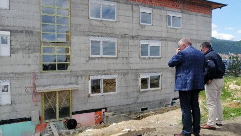 КРОВ НАД ГЛАВОМ ЗА ПОВРАТНИКЕ: Почела изградња и реконструкција стамбених објеката у Власеници КРОВ НАД ГЛАВОМ ЗА ПОВРАТНИКЕ: Почела изградња и реконструкција стамбених објеката у Власеници