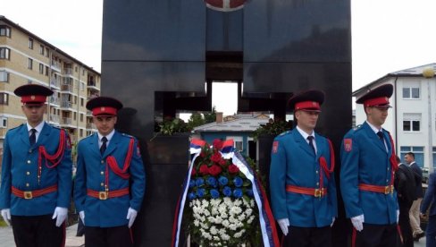 У ТЕМЕЉУ СРПСКЕ ЧАК 4.200 БОРАЦА: Свечано обележен Дан одбране Сарајевско-романијске регије У ТЕМЕЉУ СРПСКЕ ЧАК 4.200 БОРАЦА: Свечано обележен Дан одбране Сарајевско-романијске регије