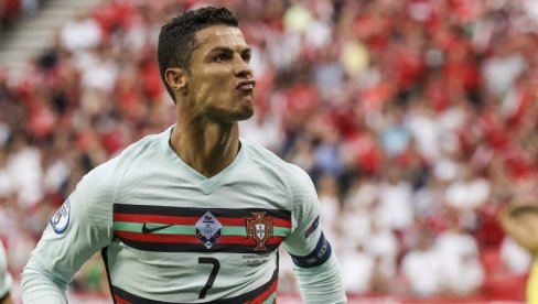 SVET GLEDA I NE VERUJE: Lionel Mesi dobio Zlatnu loptu, ali svi pričaju kako je reagovao Kristijano Ronaldo SVET GLEDA I NE VERUJE: Lionel Mesi dobio Zlatnu loptu, ali svi pričaju kako je reagovao Kristijano Ronaldo