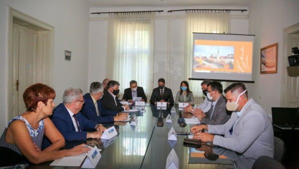 ЗАЈЕДНИЧКО ИНВЕСТИРАЊЕ У ПРОЈЕКТЕ: Проширује се привредна сарадња Србије са Мађарском ЗАЈЕДНИЧКО ИНВЕСТИРАЊЕ У ПРОЈЕКТЕ: Проширује се привредна сарадња Србије са Мађарском