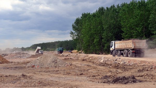 КРАЈЊА АДРЕСА ШУТА ПОД ЛУПОМ: Постоје три планске локације за рециклажу, у Умци, Сланцима и Реви КРАЈЊА АДРЕСА ШУТА ПОД ЛУПОМ: Постоје три планске локације за рециклажу, у Умци, Сланцима и Реви