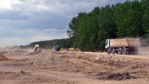 КРАЈЊА АДРЕСА ШУТА ПОД ЛУПОМ: Постоје три планске локације за рециклажу, у Умци, Сланцима и Реви КРАЈЊА АДРЕСА ШУТА ПОД ЛУПОМ: Постоје три планске локације за рециклажу, у Умци, Сланцима и Реви