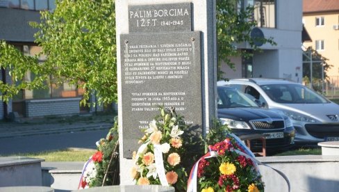 ВЕНЦИ УЗ ЗНАК ЗАХВАЛНОСТИ: Почаст жртвама фашистичког терора у Угљевику (ФОТО) ВЕНЦИ УЗ ЗНАК ЗАХВАЛНОСТИ: Почаст жртвама фашистичког терора у Угљевику (ФОТО)