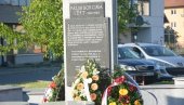 ВЕНЦИ УЗ ЗНАК ЗАХВАЛНОСТИ: Почаст жртвама фашистичког терора у Угљевику (ФОТО) ВЕНЦИ УЗ ЗНАК ЗАХВАЛНОСТИ: Почаст жртвама фашистичког терора у Угљевику (ФОТО)