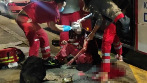 ЈЕЗИВА СЦЕНА У БЕОГРАДУ: Ударали га флашама и песницама, па избацили из аутобуса - крвав чекао Хитну помоћ (ФОТО) ЈЕЗИВА СЦЕНА У БЕОГРАДУ: Ударали га флашама и песницама, па избацили из аутобуса - крвав чекао Хитну помоћ (ФОТО)