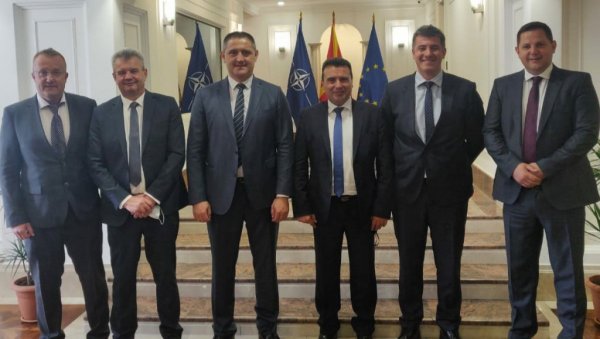 БОКС СПАЈА РЕГИОН: Заев послао поздраве председнику Вучићу и захвалност за вакцине! БОКС СПАЈА РЕГИОН: Заев послао поздраве председнику Вучићу и захвалност за вакцине!