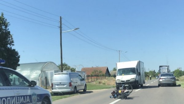 ПРВА ФОТОГРАФИЈА САОБРАЋАЈНЕ НЕСРЕЋЕ КОД СУБОТИЦЕ: Кренуо да плати рачуне и погинуо ПРВА ФОТОГРАФИЈА САОБРАЋАЈНЕ НЕСРЕЋЕ КОД СУБОТИЦЕ: Кренуо да плати рачуне и погинуо