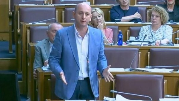 МИЛАН КНЕЖЕВИЋ О СМЕНИ КЕНТЕРЕ: Да је Саво остао на челу АНБ-а, Абазовић би био следећи ухапшени МИЛАН КНЕЖЕВИЋ О СМЕНИ КЕНТЕРЕ: Да је Саво остао на челу АНБ-а, Абазовић би био следећи ухапшени