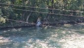 САОБРАЋАЈНА НЕСРЕЋА КОД ПРИЈЕПОЉА: Аутомобил слетео у Лим - повређене 4 особе (ФОТО/ВИДЕО)