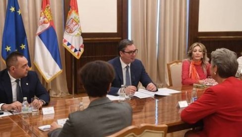 СУСРЕТ СА КОМЕСАРКОМ ЕУ: Председник Вучић разговарао са Илвом Јохансон (ФОТО) СУСРЕТ СА КОМЕСАРКОМ ЕУ: Председник Вучић разговарао са Илвом Јохансон (ФОТО)