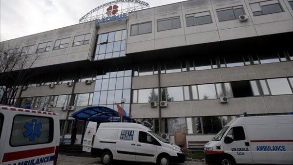 ВЕЛИКИ УСПЕХ СТРУЧЊАКА СА ИНСТИТУТА ДЕДИЊЕ: Оперисали крвне судове мозга на будном пацијенту! ВЕЛИКИ УСПЕХ СТРУЧЊАКА СА ИНСТИТУТА ДЕДИЊЕ: Оперисали крвне судове мозга на будном пацијенту!