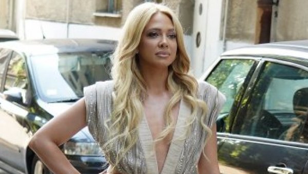 МАЈКА МИЛИЦЕ ТОДОРОВИЋ НАРУЧИЛА УНУЧЕ: Певачица објавила урнебесну преписку (ФОТО) МАЈКА МИЛИЦЕ ТОДОРОВИЋ НАРУЧИЛА УНУЧЕ: Певачица објавила урнебесну преписку (ФОТО)