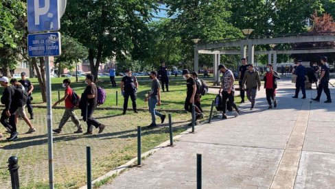 АКЦИЈА БЕОГРАДСКЕ ПОЛИЦИЈЕ: Пронађено 136 илегалних миграната, сви спроведени у Прихватни центар АКЦИЈА БЕОГРАДСКЕ ПОЛИЦИЈЕ: Пронађено 136 илегалних миграната, сви спроведени у Прихватни центар