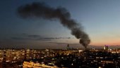 PRVI SNIMCI POŽARA NA NOVOM BEOGRADU: Osam ekipa vatrogasaca na terenu (VIDEO) PRVI SNIMCI POŽARA NA NOVOM BEOGRADU: Osam ekipa vatrogasaca na terenu (VIDEO)