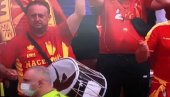 ХИТ! МАКЕДОНАЦ ЛУПАО У ПРОБУШЕН БУБАЊ: Сцена из Букурешта која је обишла свет (ВИДЕО) ХИТ! МАКЕДОНАЦ ЛУПАО У ПРОБУШЕН БУБАЊ: Сцена из Букурешта која је обишла свет (ВИДЕО)