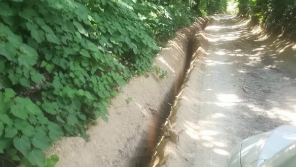 НА ОСНОВУ АНОНИМНЕ ПРИЈАВЕ: Откривена нелегална водоводна мрежа у Петроварадину НА ОСНОВУ АНОНИМНЕ ПРИЈАВЕ: Откривена нелегална водоводна мрежа у Петроварадину