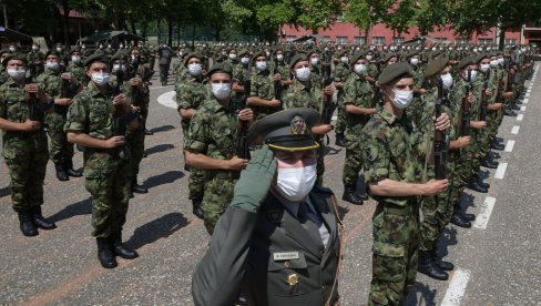 ПОЛАГАЊЕ ЗАКЛЕТВЕ ЈУНСКЕ ГЕНЕРАЦИЈЕ: На верност отаџбини у ваљевској касарни данас се обавезало 220 младића и 40 девојака ПОЛАГАЊЕ ЗАКЛЕТВЕ ЈУНСКЕ ГЕНЕРАЦИЈЕ: На верност отаџбини у ваљевској касарни данас се обавезало 220 младића и 40 девојака