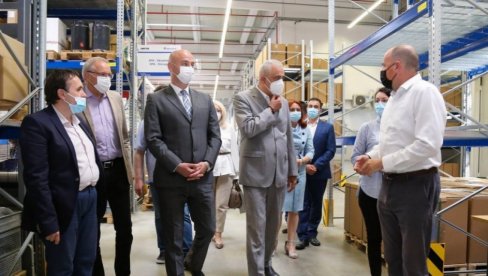 НОВА ЕТАПА У ПРИВРЕДНОМ ЖИВОТУ: Посета званичника Слободној зони у Суботици НОВА ЕТАПА У ПРИВРЕДНОМ ЖИВОТУ: Посета званичника Слободној зони у Суботици