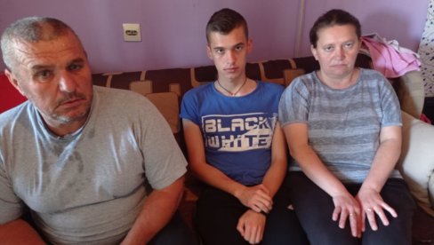 ДА НЕМАЊИ (18) ШТО ПРЕ БУДЕ БОЉЕ: Уручена новчана помоћ тешко болесном младићу из Грачанице (ФОТО) ДА НЕМАЊИ (18) ШТО ПРЕ БУДЕ БОЉЕ: Уручена новчана помоћ тешко болесном младићу из Грачанице (ФОТО)